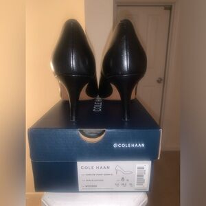 Cole Haan Harlow pump in black leather.